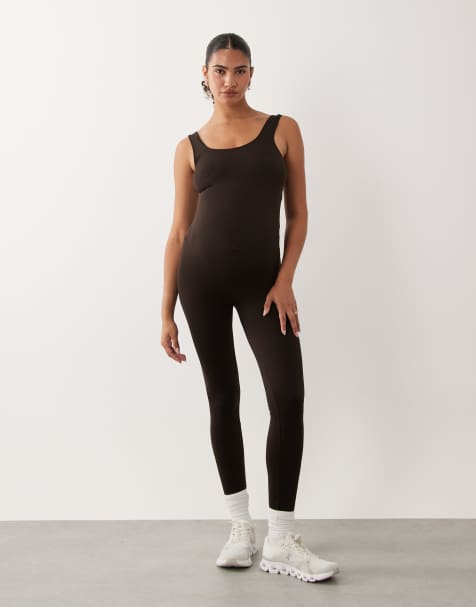 Mamalicious Maternity – Nahtloser, sportlicher Jumpsuit in Schokobraun, Umstandsmode - view 1