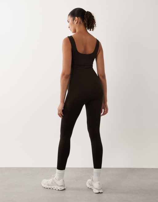 Mamalicious Maternity – Nahtloser, sportlicher Jumpsuit in Schokobraun, Umstandsmode, 3 von 4