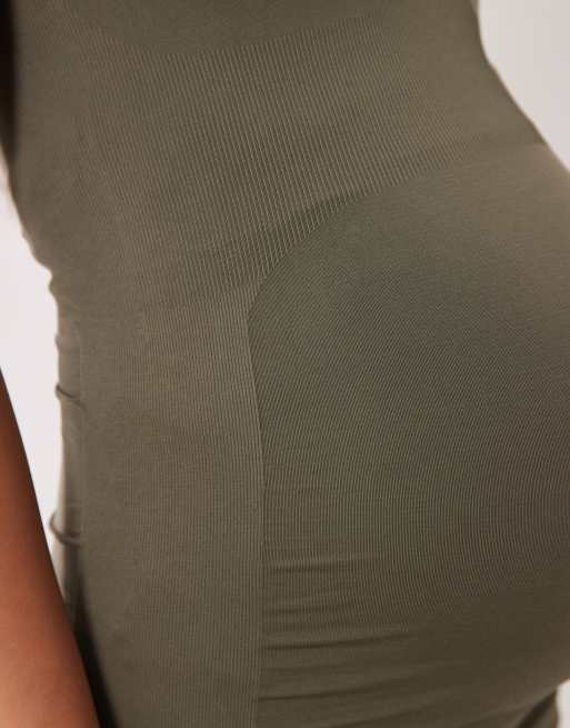 Mamalicious Maternity – Nahtloses Trägertop in Khaki, Kombiteil, Umstandsmode, 3 von 4