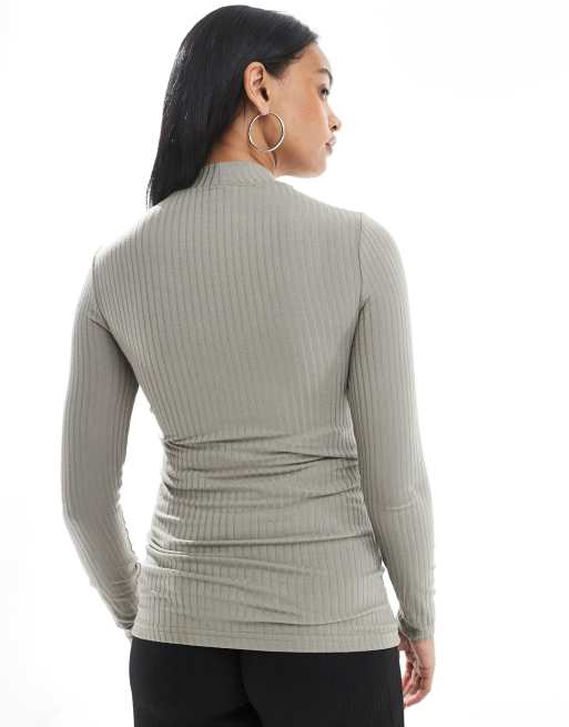 Mamalicious Maternity – Oberteil aus geripptem Jersey in Khaki mit Stehkragen und verdeckter Stillfunktion, 3 von 4