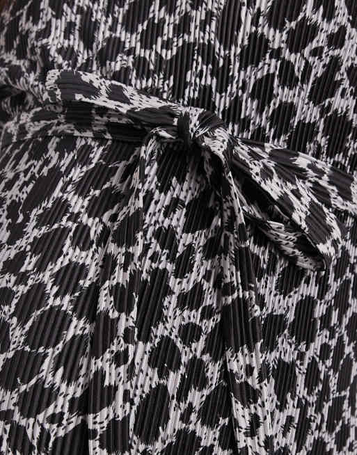 Mamalicious Maternity plisse belted mini dress in grey leopard print, 2 of 4