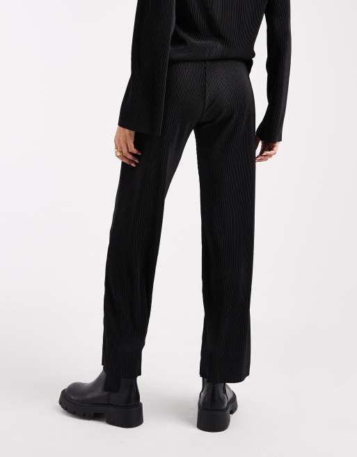 Mamalicious Maternity plisse straight leg trouser co-ord in black, 2 of 5
