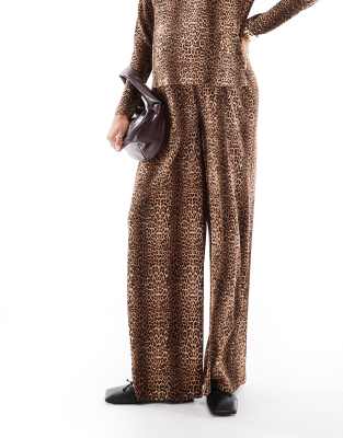 Mama.licious Mamalicious Maternity Plisse Wide Leg Pants In Multi