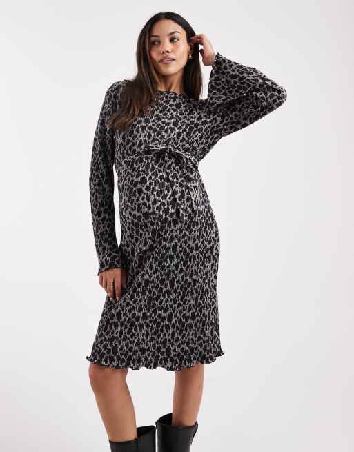 Mamalicious Maternity - Plisseret grå minikjole med bælte i leopardprint, 3 af 4