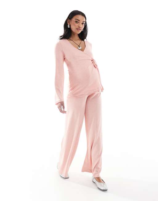 Mamalicious – Maternity – Rosa topp i jersey med omlottdesign och slubstruktur, del av set, 2 av 4