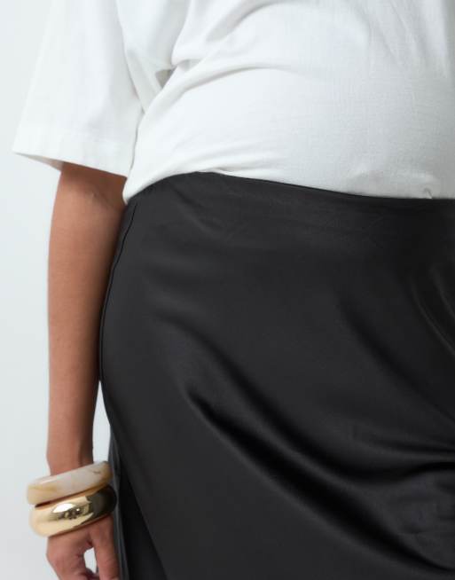 Mamalicious Maternity satin over the bump maxi skirt in black, 5 of 5