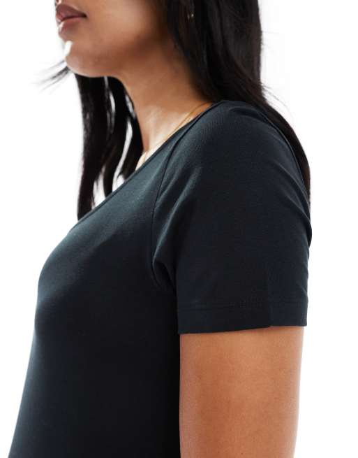 Mamalicious Maternity scoop neck short sleeve jersey midi dress in black, 4 of 4