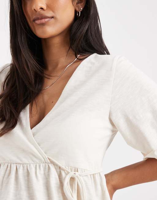 Mamalicious Maternity short sleeve nursing wrap detail jersey top in cream, 3 of 4