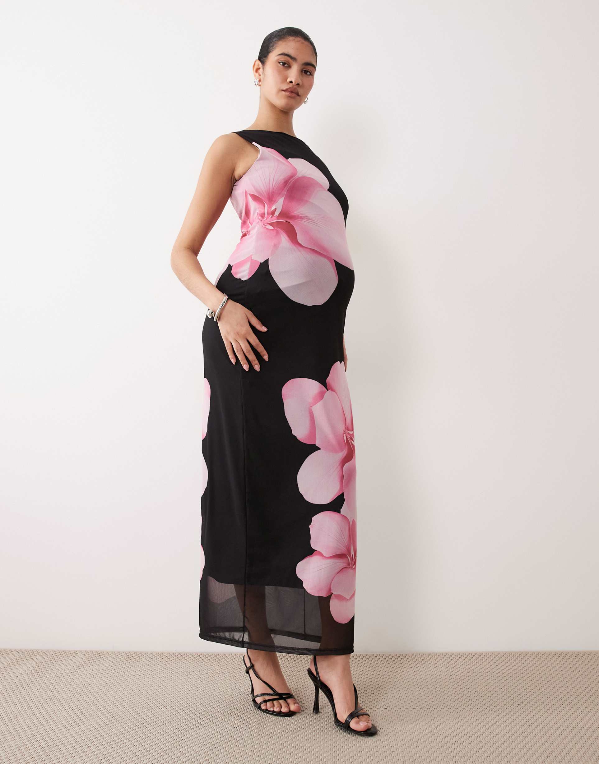 mamalicious maternity sleeveless mesh midi dress in black based floral print