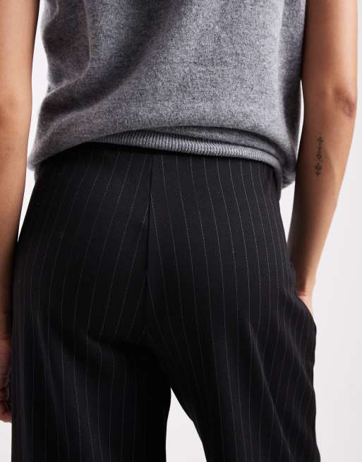Mamalicious Maternity smart wide leg trousers in black and grey pinstripe, 4 of 5