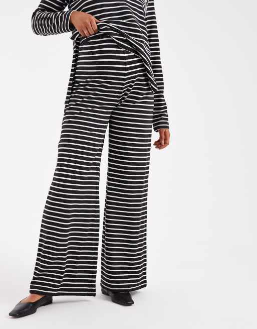 Mamalicious Maternity soft jersey wide leg trouser co-ord in black and white stripe, 2 of 5