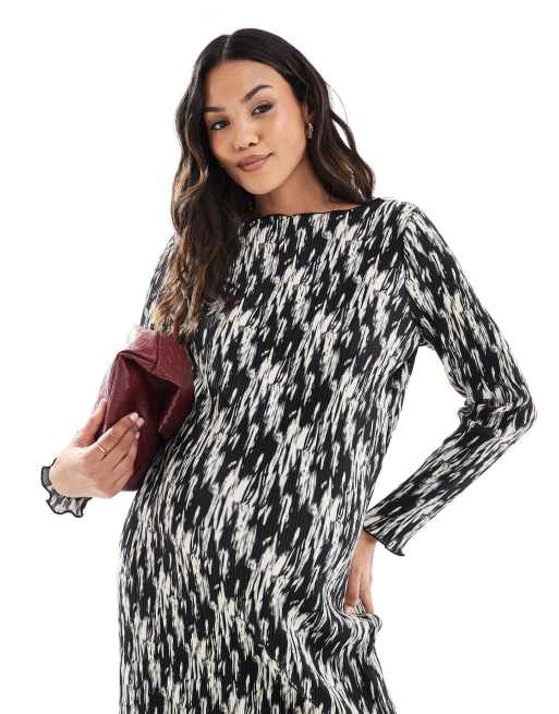 Mamalicious Maternity - Sort og hvid midikjole med slids i siden, plisseringer og prikker, 2 af 4