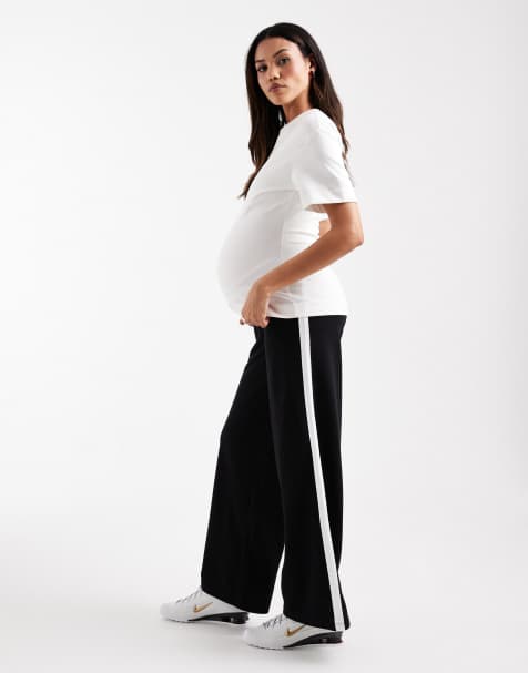 Mamalicious Maternity - Sorte bukser med brede ben med sidestriber og taljekant under maven - view 1