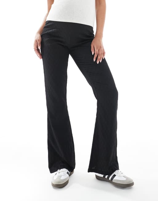 Mamalicious Maternity - Sorte bukser med svaj og stretch i tekstureret jacquard, 4 af 5