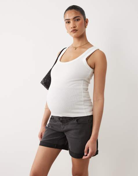 Mamalicious Maternity - Sorte longline-denimshorts med brede ben og taljekant over maven - view 1
