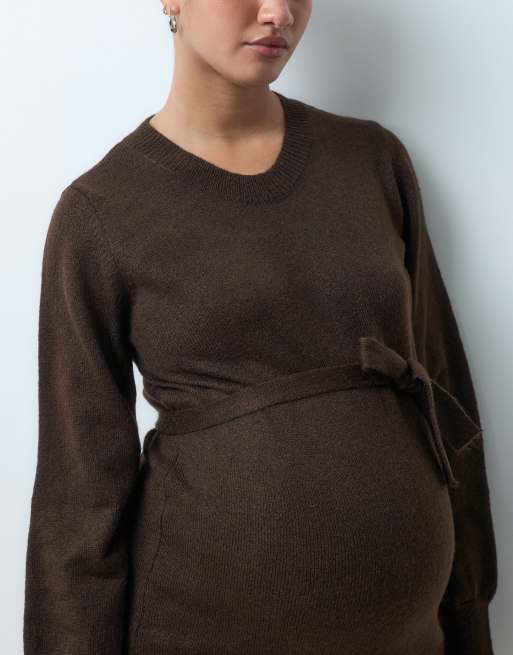 Mamalicious Maternity strikket midikjole med bælte i chokoladebrun, 4 af 5