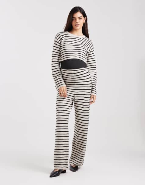 Mamalicious Maternity - Strikket sæt med cropped trøje med lange ærmer og bukser med taljekant over maven, vide ben og sorte/cremehvide striber - view 1