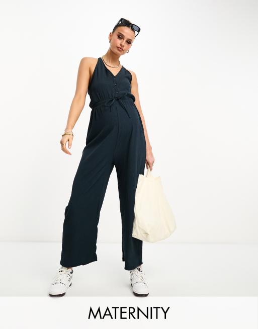 Mamalicious Maternity – Strukturierter Jumpsuit in Marineblau 