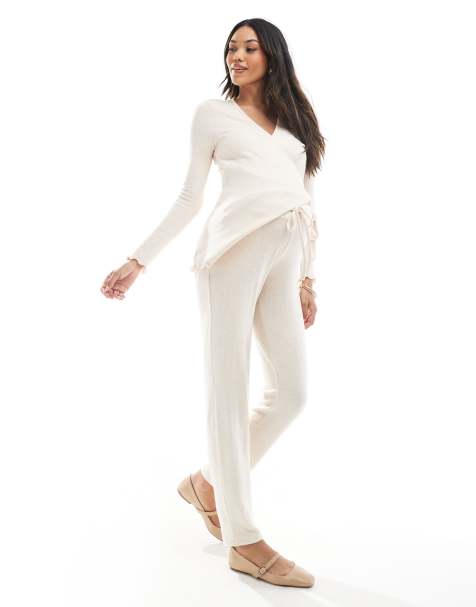 Mamalicious Maternity supersoft tapered jogger co-ord in cream melange - view 1