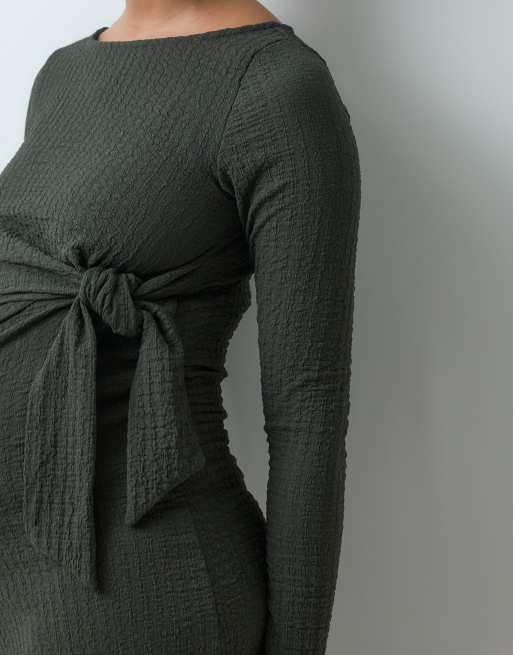 Mamalicious Maternity textured tie side long sleeve midaxi dress in forest green, 4 of 4