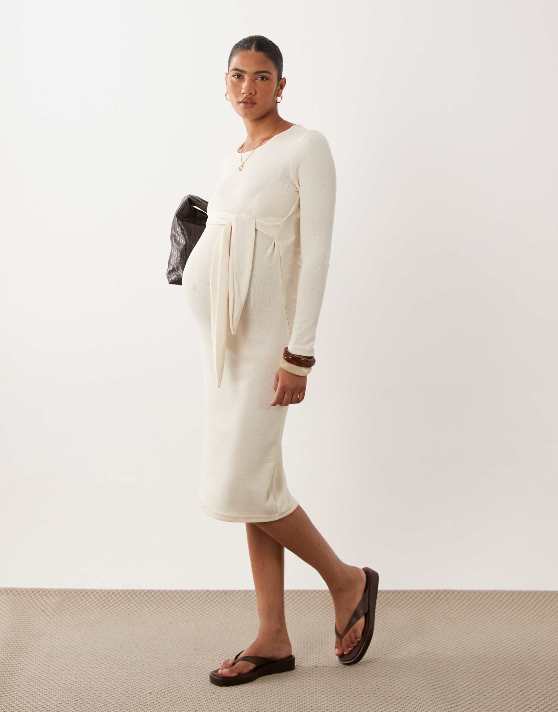 mamalicious maternity tie waist jersey midi dress in heathered cream