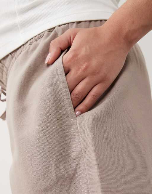Mamalicious Maternity tie waist under the bump linen touch shorts in beige, 3 of 5