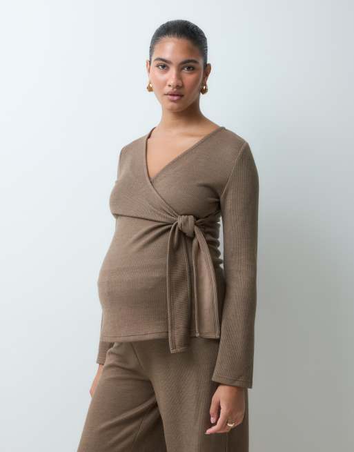 Mamalicious Maternity - Top in jersey avvolgente sul davanti marrone chiaro in coordinato, 3 di 4