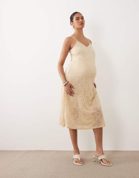 Mamalicious Maternity – Umstands-Midikleid aus Spitze in Cremeweiß mit schmalen Trägern - view 1
