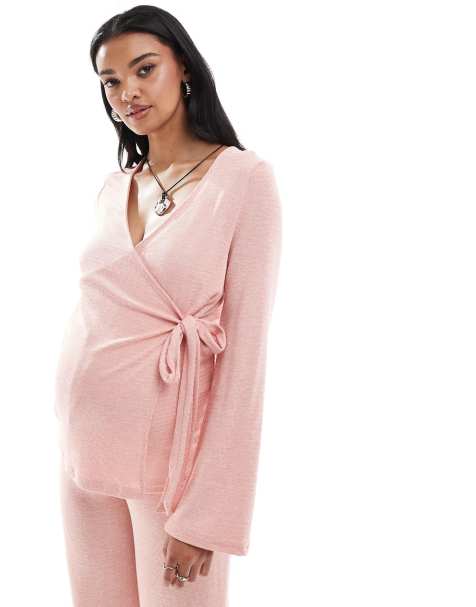 Mamalicious Maternity – Umstands-Wickeloberteil aus genopptem Jersey in Rosérosa mit weitem Bein, Kombiteil - view 1