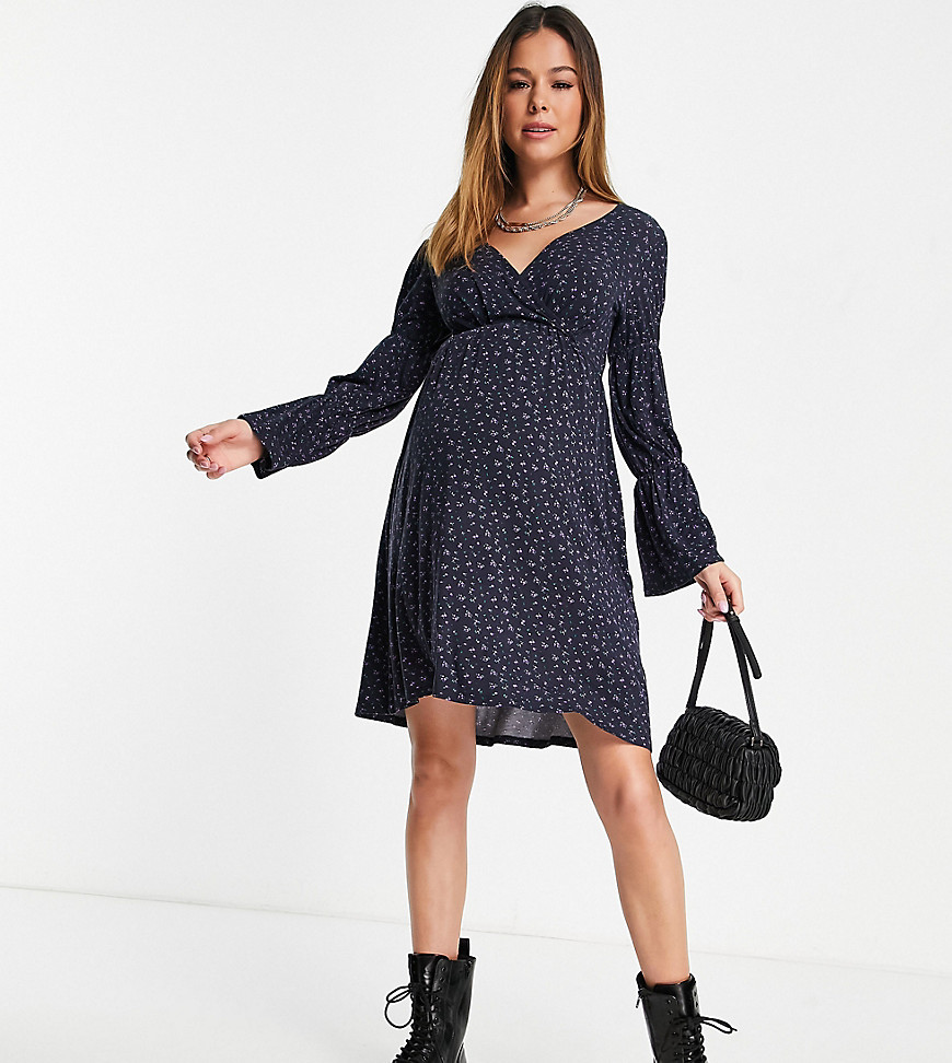 Mama.licious Mamalicious Maternity V-neck dress with elasticized sleeves in black ditsy floral