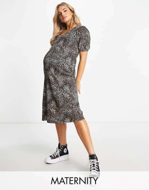 https://images.asos-media.com/products/mamalicious-maternity-v-neck-midi-dress-in-animal-print/203892160-1-leopard?$n_640w$&wid=513&fit=constrain