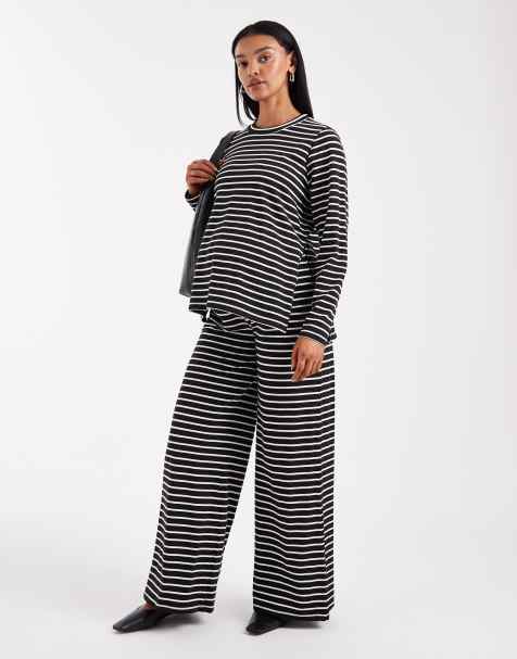 Mamalicious Maternity - Zachte gestreepte jersey co-ord set van top met ronde hals en broek met wijde pijpen in zwart-wit - view 1