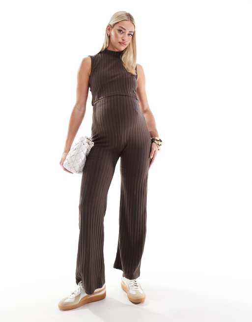 Mamalicious Maternity – Zasłaniające brzuch spodnie z szerokimi krótszymi nogawkami z prążkowanej dzianiny w brązowym melanżowym kolorze, część zestawu