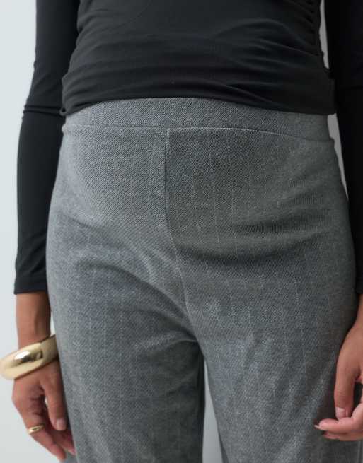 Mamalicious pantalon de grossesse en jersey coupe large à fines rayures grises, 4 de 5