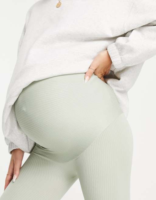 Mamalicious - Short d'ensemble de sport de grossesse sans coutures - Vert sauge - MGREEN, 3 de 4