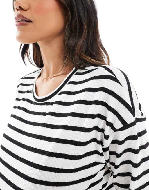 Mamalicious - Top de grossesse en jersey gaufré à manches longues et rayures - Noir et blanc, 3 de 4