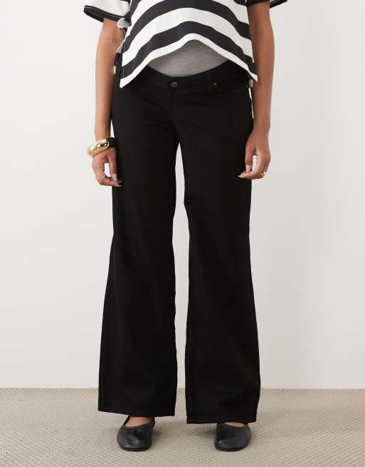 Mamalicious Umstandsjeans mit weitem Bein über dem Bauch in Schwarz, 2 von 5