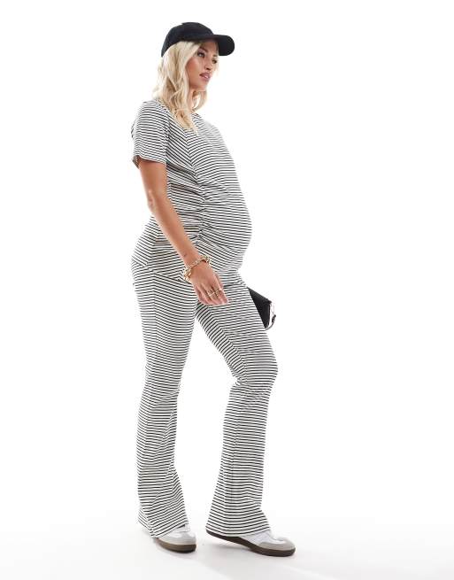 Mamalicious - Zwangerschapskleding - Co-ord set van gestreepte geribbelde flare-broek en top met gerimpelde voorkant en korte mouwen in wit