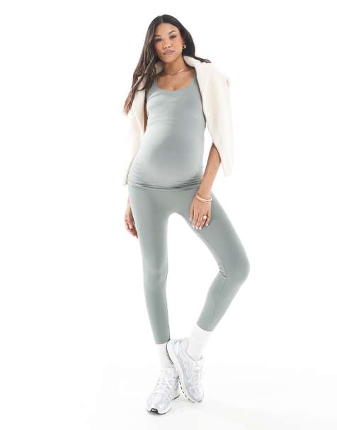 Mamalicious - Zwangerschapskleding - Co-ord set van naadloze legging en hemdje in agavegroen - view 1