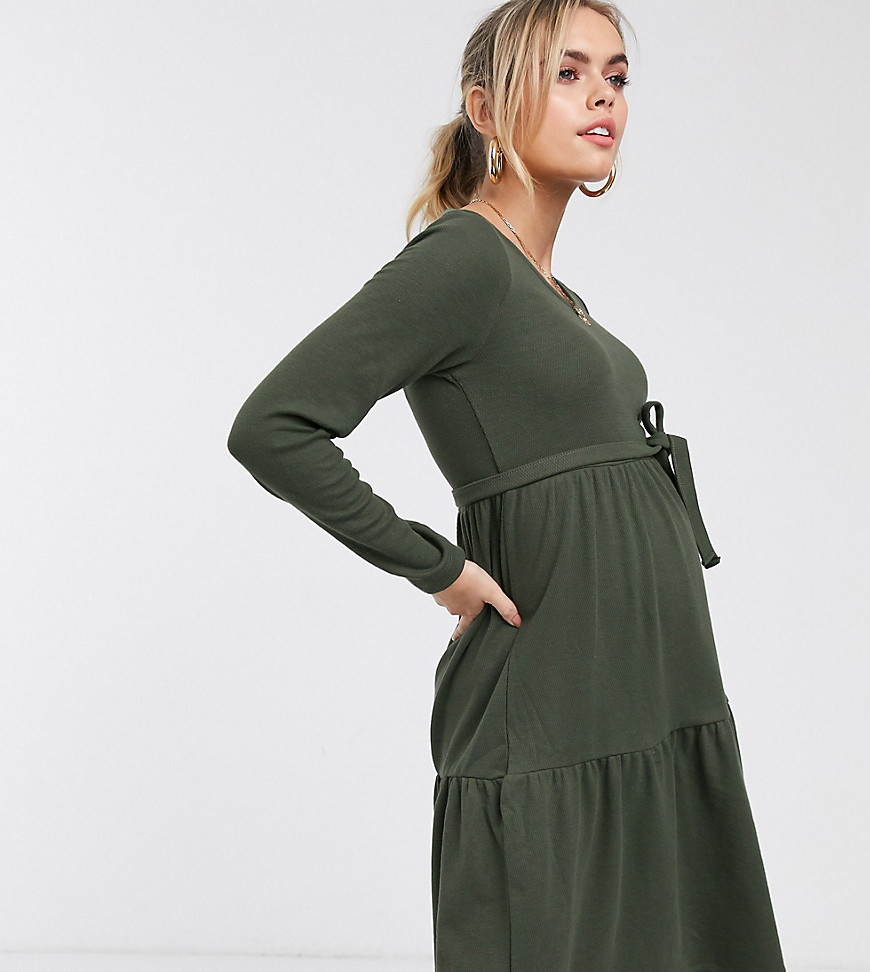 Mamalicious - Zwangerschapskleding - Midi aangerimpelde jurk met verlaagde zoom en gestrikte taille in kaki-Groen