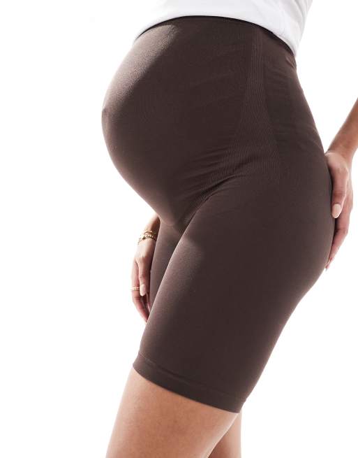Mamalicious - Zwangerschapskleding - Naadloze short in chocoladebruin, 2 van 4