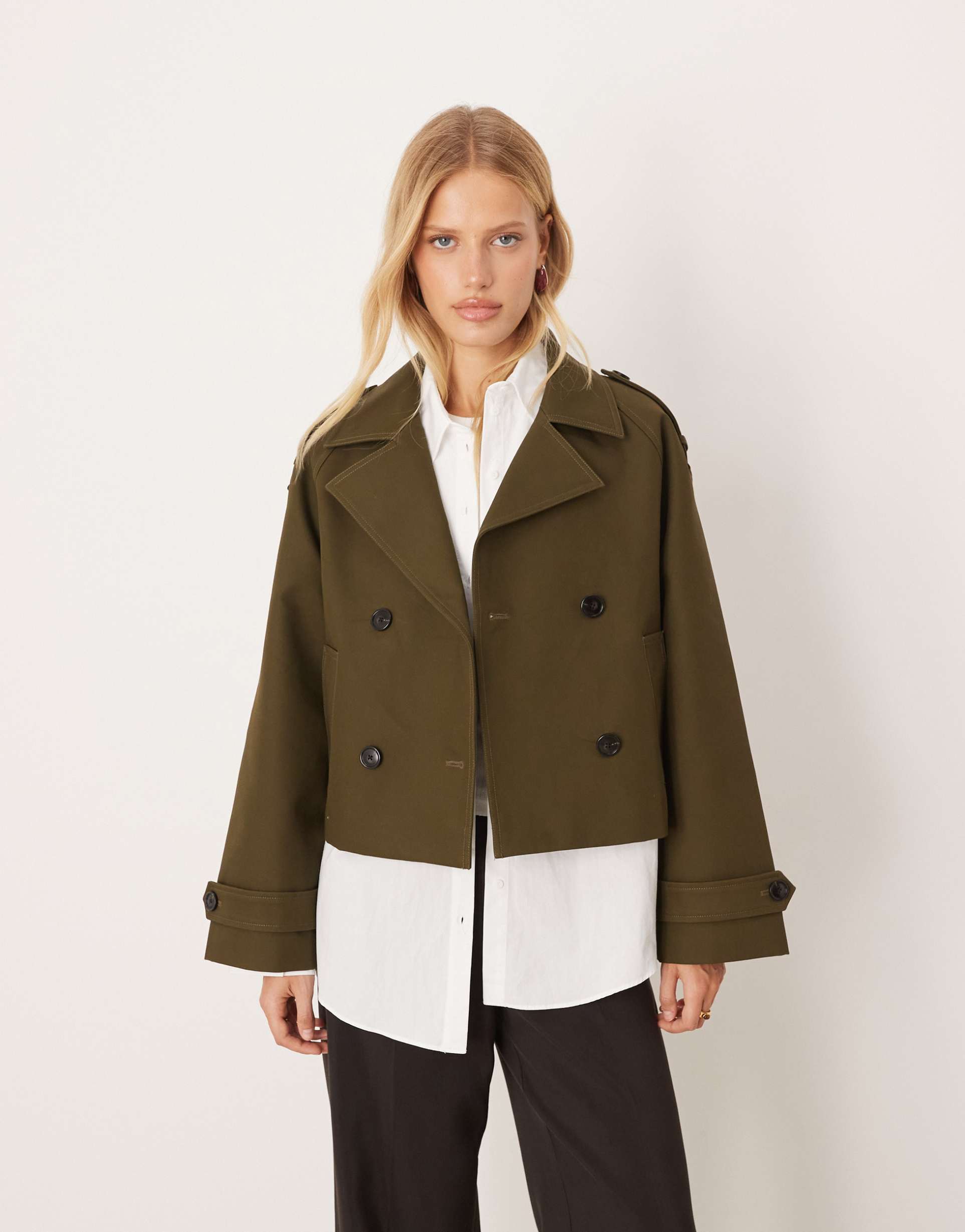 mango 100% cotton cropped trench coat in khaki
