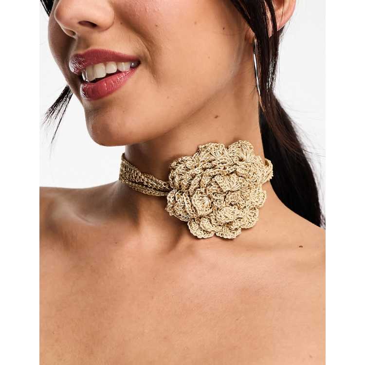 Beige lace shop choker