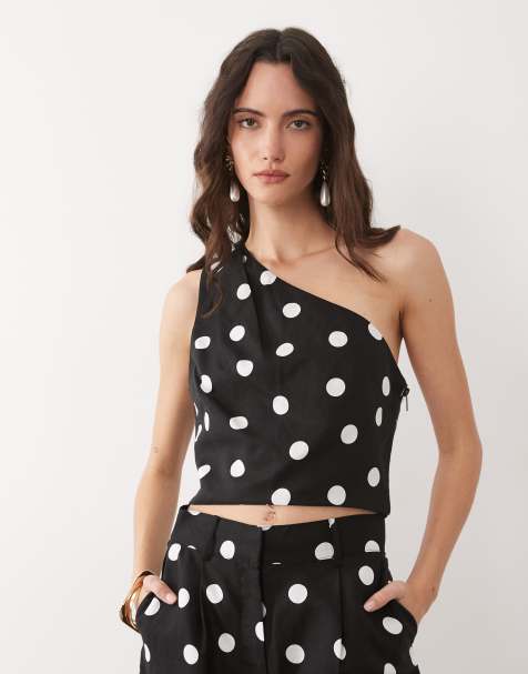 Mango – Abrei – Cropped-Top aus Leinenmix in Schwarz mit weißen Polka Dots und One-Shoulder-Träger, Kombiteil - view 1