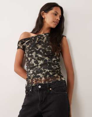 Asymmetric 4