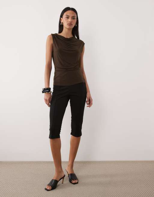 Mango - Asymmetrische mouwloze top met hardware-detail op de schouder in bruin, 2 van 4