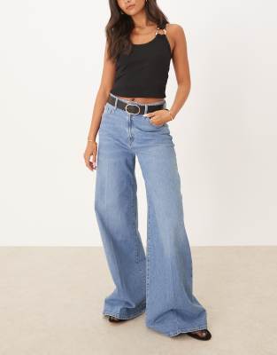 Mango - Baumwoll-Jeans in Hellblau mit weitem Bein und Bügelfalte vorn