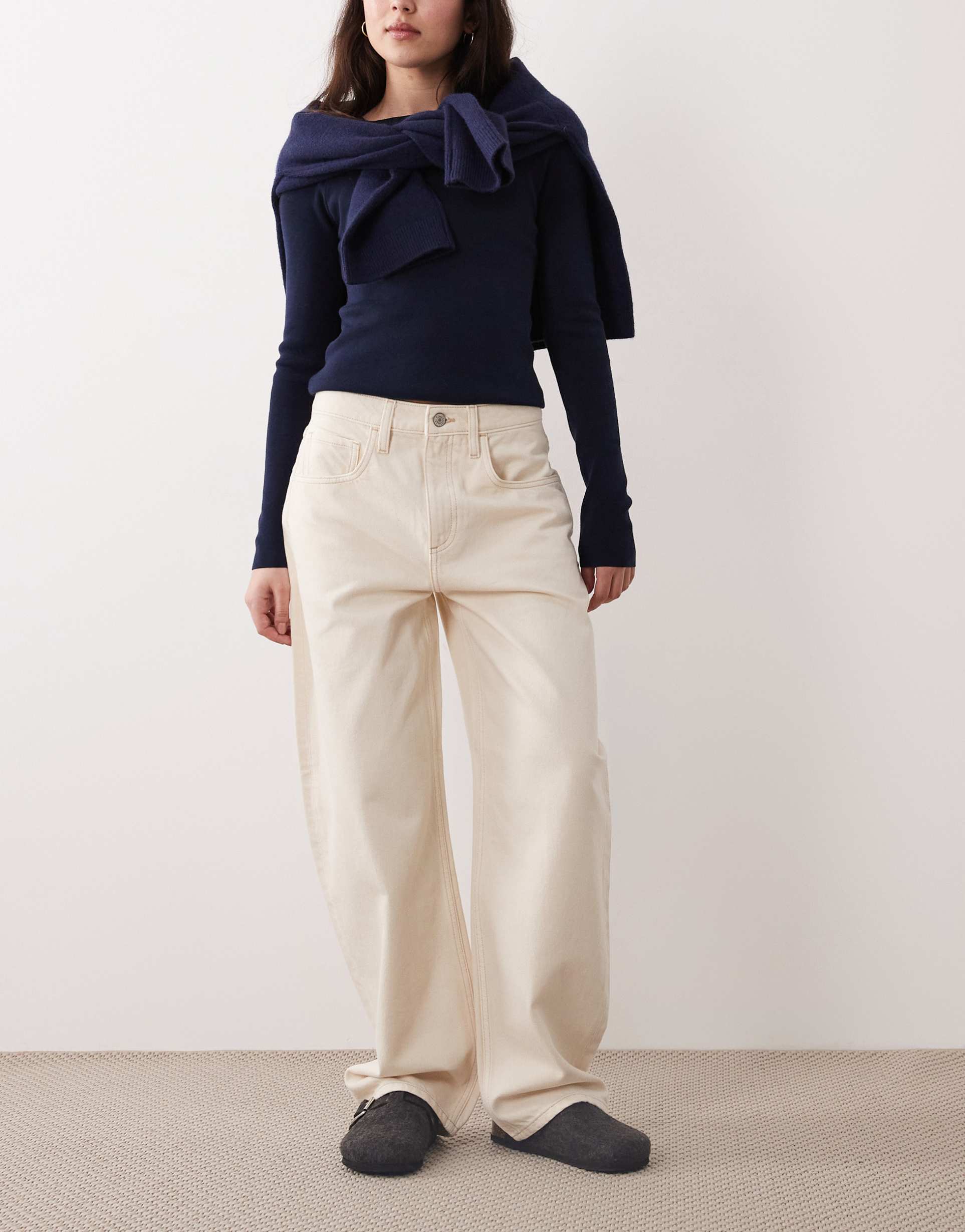 mango bet 100% cotton barrel jeans in cream