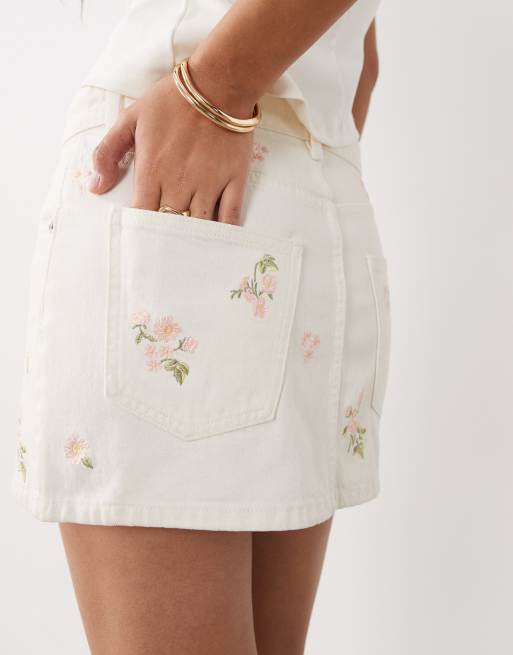 Mango – Biała spódnica jeansowa mini z haftowanym wzorem z bawełny 100%, 4 z 5