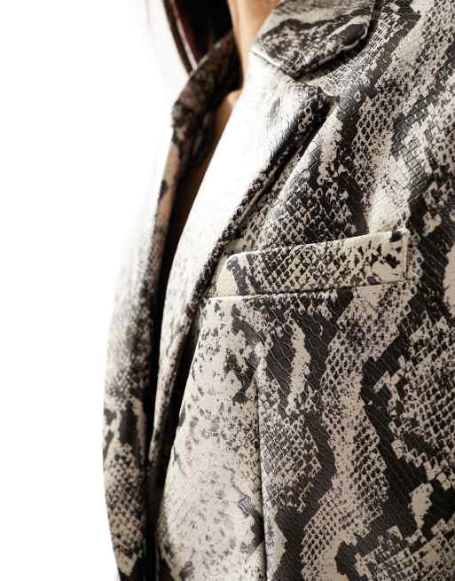 Mango Blazer grigio in pelle sintetica con stampa pitonata in